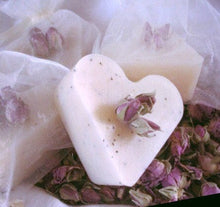 Load image into Gallery viewer, 25 Personalised luxury handmade heart soap wedding favours. Baby shower, bridal shower, gifts, gifts for guests. - Mad About Nature