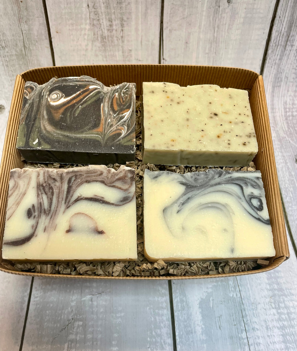 Handmade luxury soap gift box by Madaboutnature with four all-natural, vegan and vegetarian-friendly soap bars.