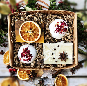 Handmade Luxury Christmas Soap & Bath Bomb Gift Box. All natural, vegan & vegetarian friendly. - Mad About Nature