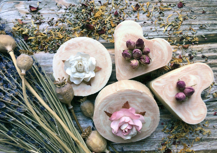 Box of 4 Beautifully Hand Decorated Soaps - Mad About Nature