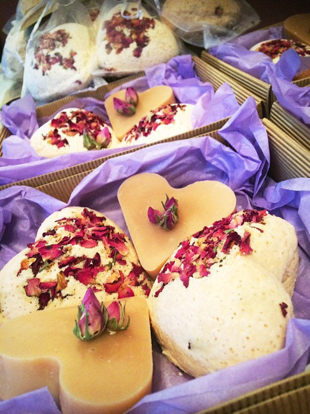 Hearts & Roses gift box - Valentine/Mothers Day special - Mad About Nature