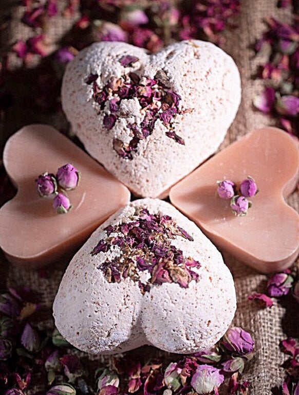 Beautiful Hearts & Roses Gift Box